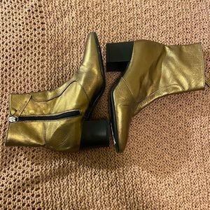 Gold/bronze ankle boots